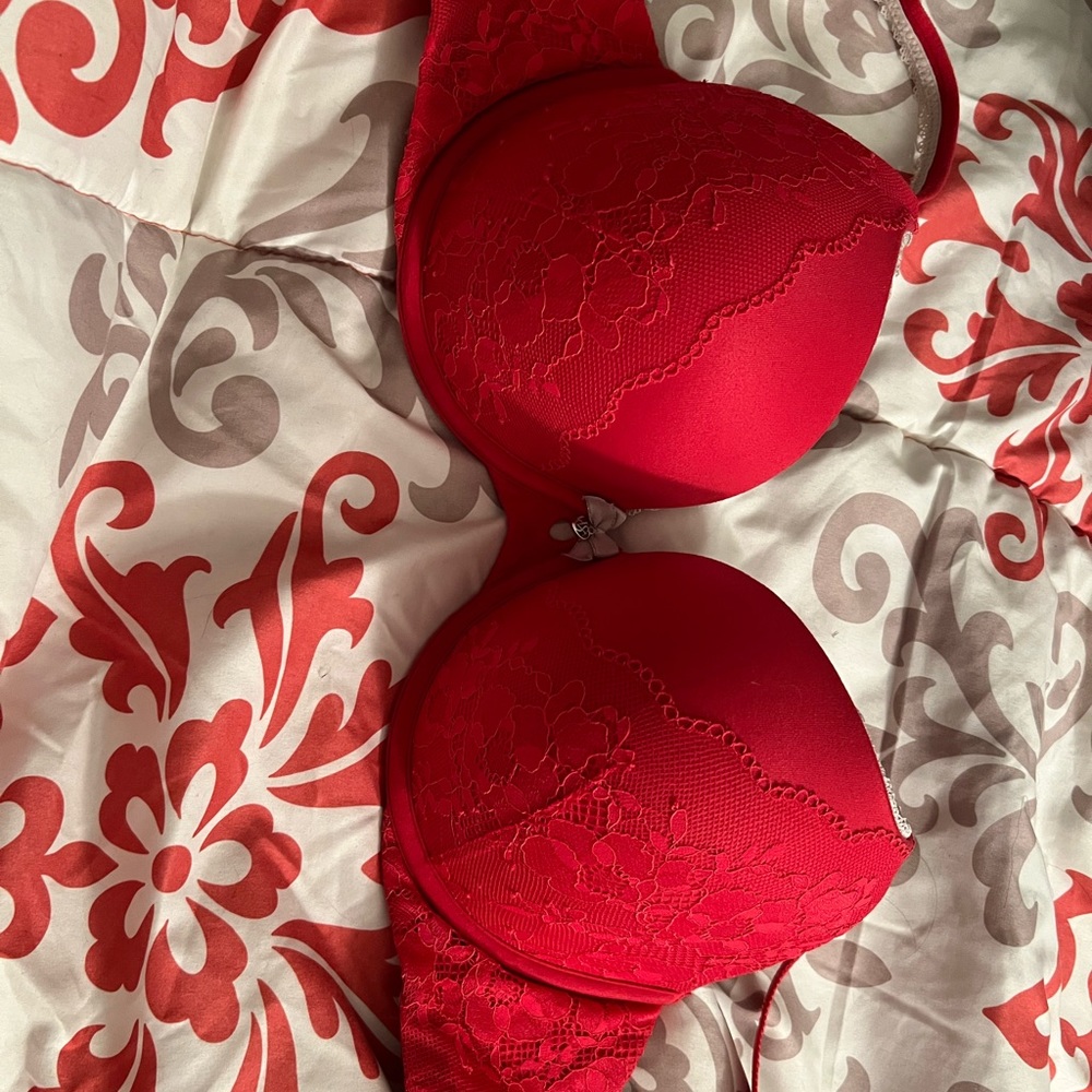 Victoria Secret body by Victoria padded perfect coverage bra 36D